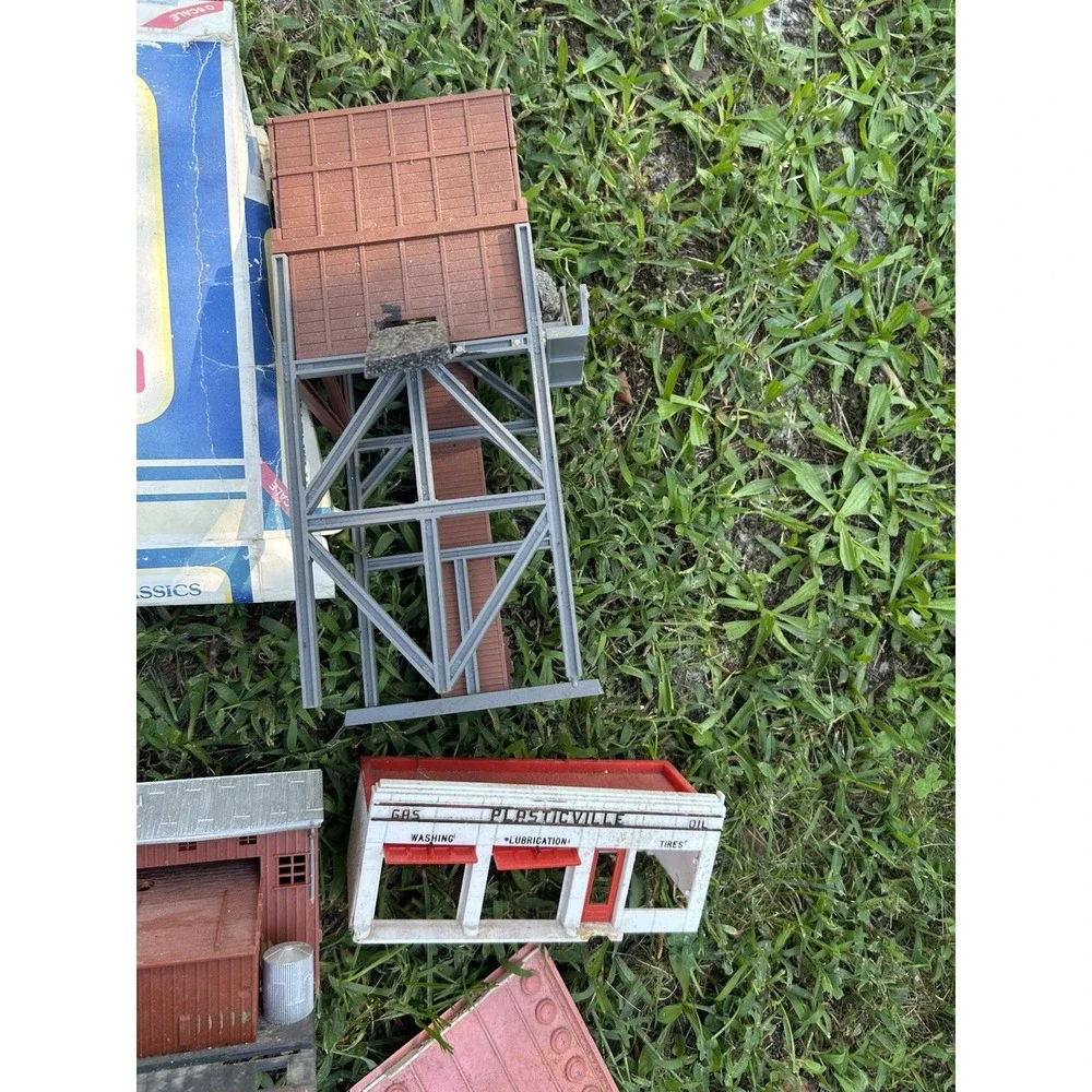 Vintage Model Train Building Tunnel Accessory Lot Plasticville Lionel K Line Etc